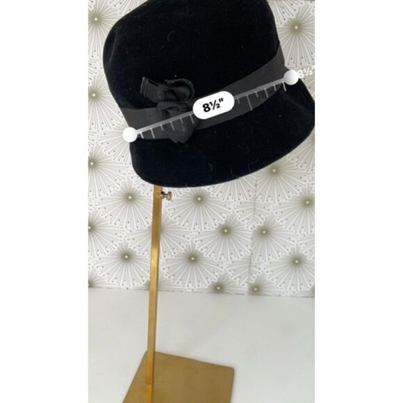 Vintage Amy New York black velvet bucket hat with black ribbon bow. - Picture 6 of 7